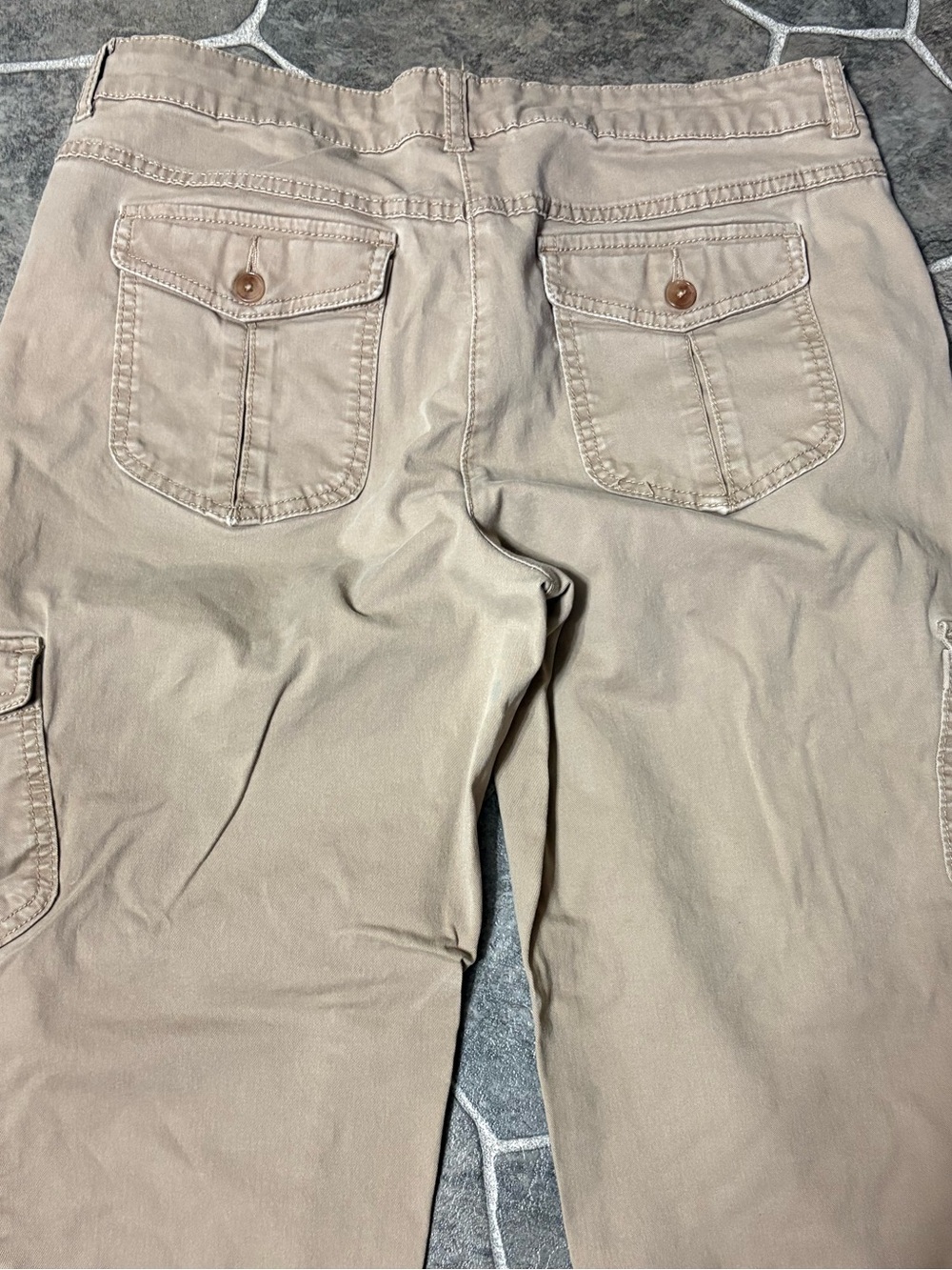 Wonen’s Casual Cargo Capri Pants in Light Khaki